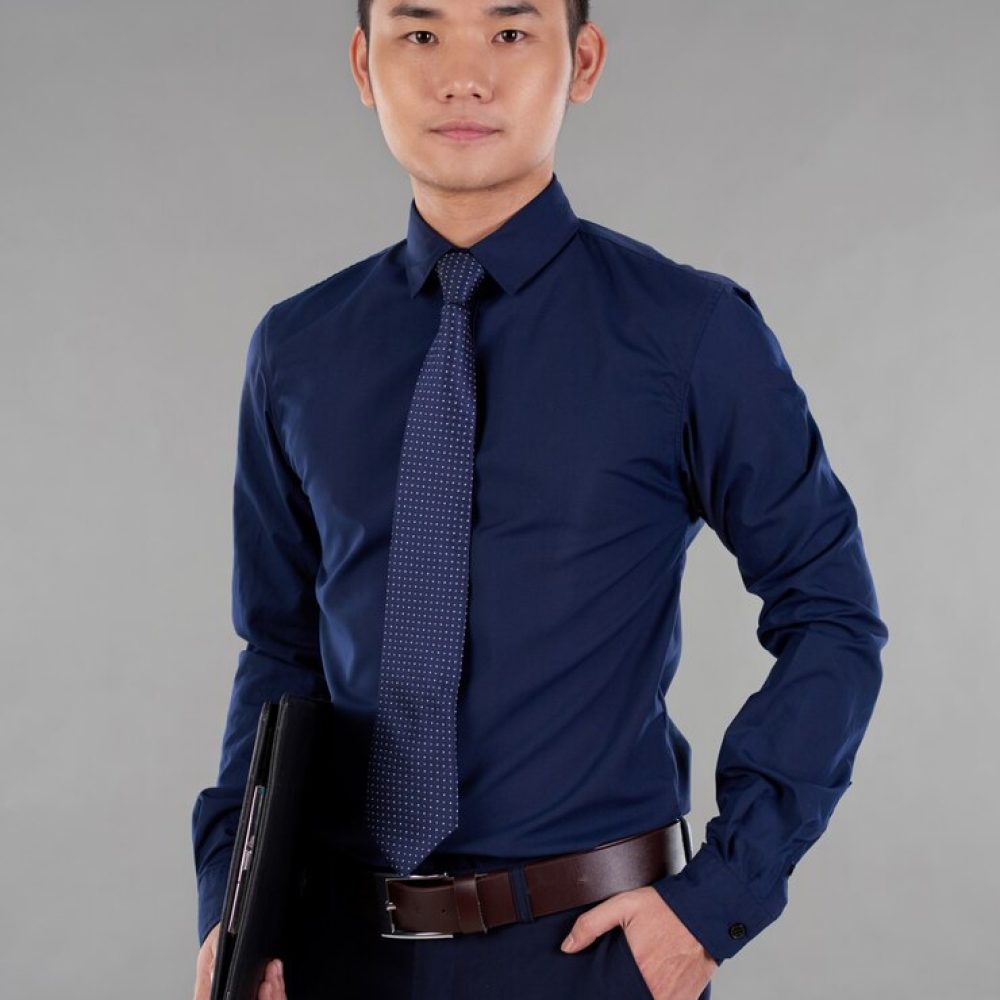 portrait-handsome-asian-man-one-hand-holding-clipboard-another-pocket-looking-camera_1098-19215
